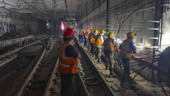 上海地鐵隧道工程十四号開始運營